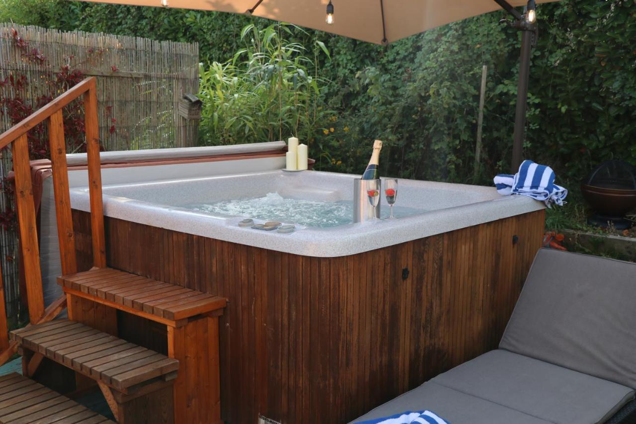 Palm 1 Park Home With Hot Tub Swanage Exterior foto